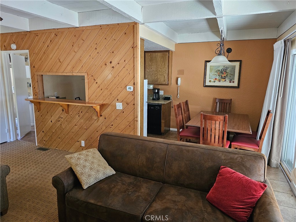 https://media.crmls.org/medias/2f406946-36ad-4ae4-87a1-8a52f8ab1c29.jpg?preset=X-Large