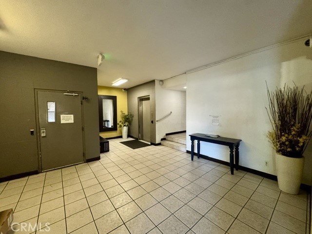 https://media.crmls.org/medias/2f40dcb2-eb8c-474d-8166-b7aadc8eb176.jpg?preset=X-Large