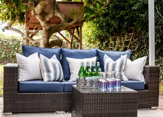 Come relax... what a wonderful place to call home! And, the kids will have their own 