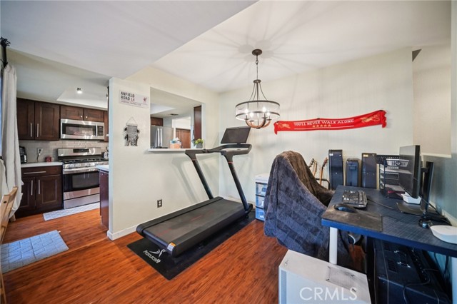 Detail Gallery Image 4 of 36 For 20155 Keswick St #112,  Winnetka,  CA 91306 - 2 Beds | 2/1 Baths