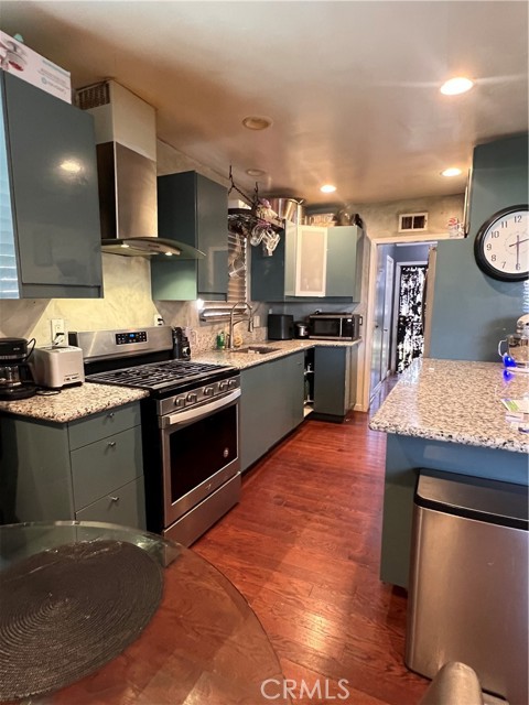 Detail Gallery Image 10 of 18 For 1918 W Piru St, Compton,  CA 90222 - 4 Beds | 2 Baths