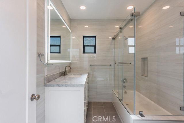 Detail Gallery Image 28 of 43 For 128 S Harper, Los Angeles,  CA 90048 - 3 Beds | 2 Baths