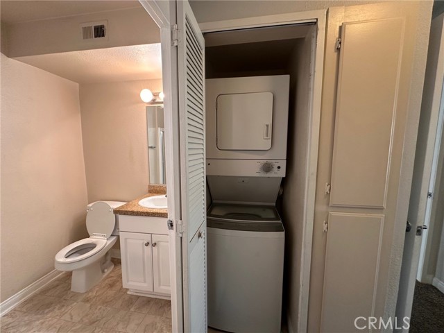 21450 Burbank Boulevard, Woodland Hills CA: https://media.crmls.org/medias/2f449a8c-8ad3-4a01-af82-8d247b9f9280.jpg