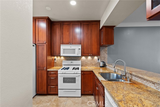 555 Maine Avenue, Long Beach CA: https://media.crmls.org/medias/2f45976c-0a35-453a-88ee-99801c6f9050.jpg