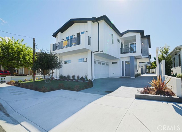 2216 Bataan Road, Redondo Beach, California 90278, 4 Bedrooms Bedrooms, ,3 BathroomsBathrooms,Residential,Sold,Bataan,PV22035791