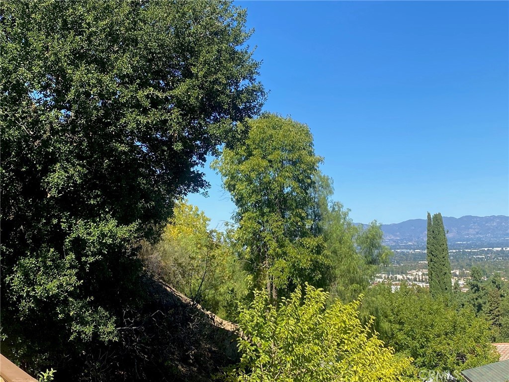 https://media.crmls.org/medias/2f45b734-de04-4d48-b3e4-8a867700eb04.jpg?preset=X-Large