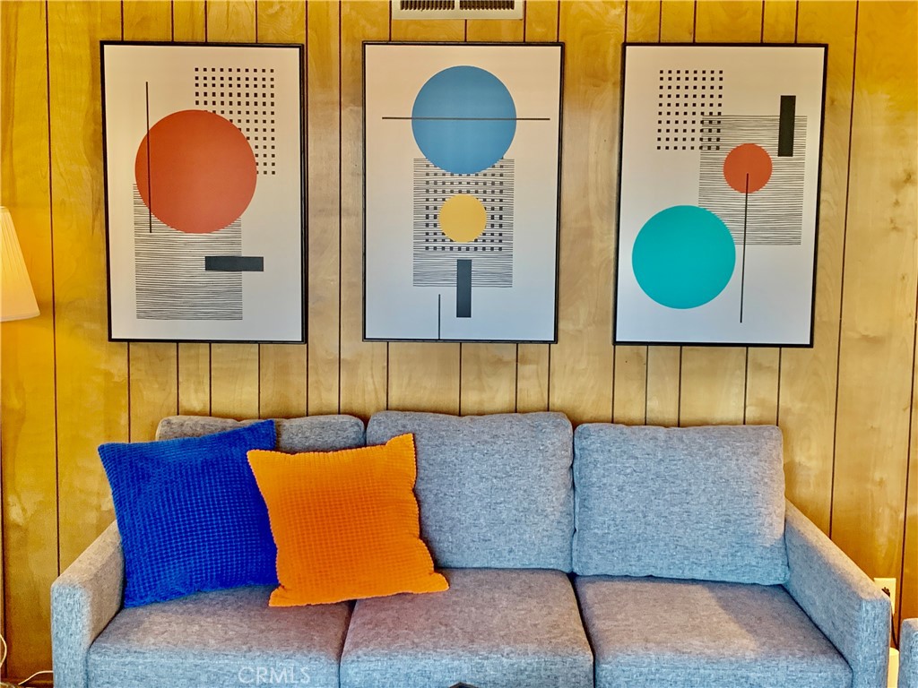 https://media.crmls.org/medias/2f46083a-cd25-43df-b5c9-c103d65fd471.jpg?preset=X-Large