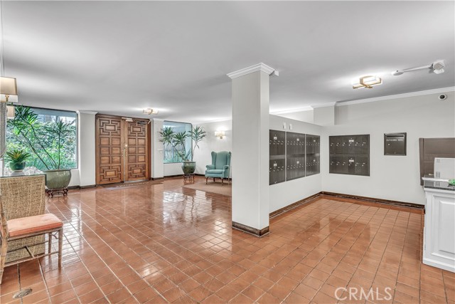 330 W California Boulevard, Pasadena CA: https://media.crmls.org/medias/2f468049-5e82-434c-9262-ed904248ea64.jpg