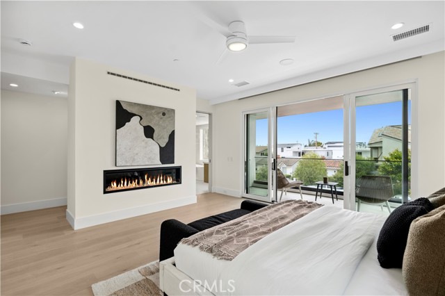 516 Larkspur Avenue, Corona del Mar CA: https://media.crmls.org/medias/2f47b920-3709-4191-849b-5beb01956e20.jpg