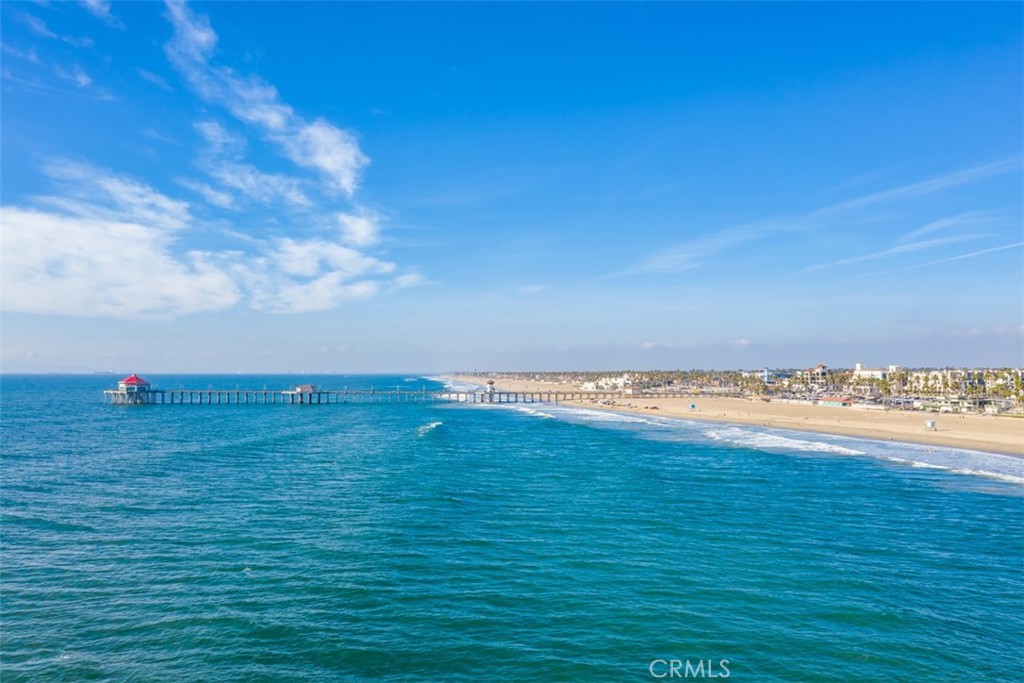 https://media.crmls.org/medias/2f484a30-98a2-44c4-bb29-7ff1e2a5103b.jpg?preset=X-Large