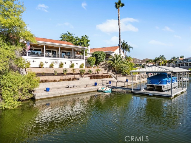 30201 Spray Drive, Canyon Lake CA: https://media.crmls.org/medias/2f48f029-9090-4d6b-a4e7-816f025f8c8c.jpg