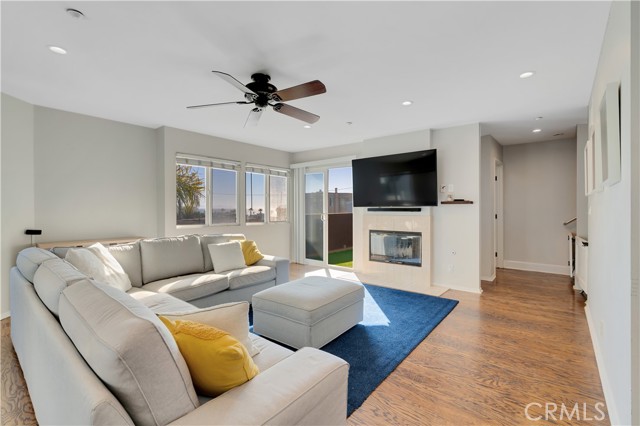 Detail Gallery Image 17 of 65 For 1419 Monterey, Hermosa Beach,  CA 90254 - 3 Beds | 2/1 Baths