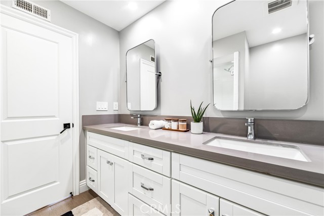 9 Jasmine Creek Dr, Corona del Mar CA: https://media.crmls.org/medias/2f4aad68-a1fc-4749-b618-cfa5ad457edb.jpg
