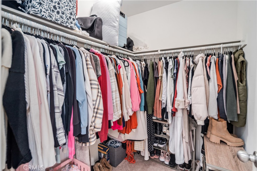 https://media.crmls.org/medias/2f4b9a39-8bdb-463d-93f3-22d87d9fdd96.jpg?preset=X-Large