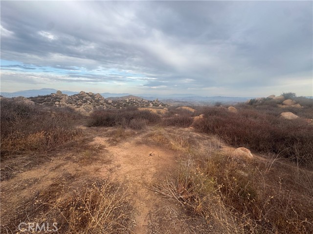 1 La Barranca Rd, Perris CA: https://media.crmls.org/medias/2f4d26c2-fa93-4a2d-ba8a-959a409f6294.jpg