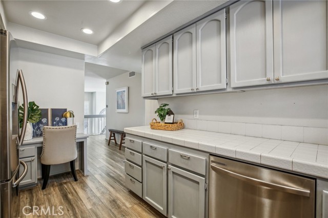 Detail Gallery Image 11 of 39 For 19130 Beachcrest Ln #E,  Huntington Beach,  CA 92646 - 3 Beds | 2/1 Baths