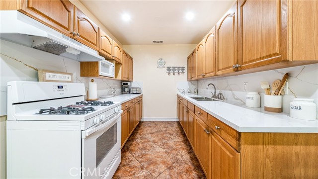 16053 Devonshire Street, Granada Hills CA: https://media.crmls.org/medias/2f4def56-3e77-4112-a0db-9ae426e6bf5a.jpg