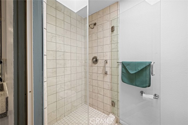 4320 Glencoe Avenue, Marina del Rey CA: https://media.crmls.org/medias/2f4e0a5e-c8d4-4ebe-86a1-61ec2a7cf558.jpg