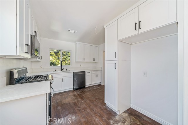 Detail Gallery Image 14 of 33 For 324 Albert, Pomona,  CA 91767 - 4 Beds | 2 Baths