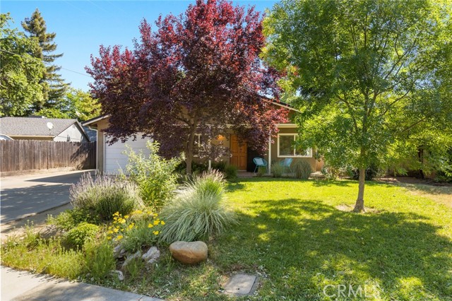 814 Alpine Street, Chico CA: https://media.crmls.org/medias/2f4ecbba-f0ff-44e9-8d09-ea0cbf6a28ab.jpg