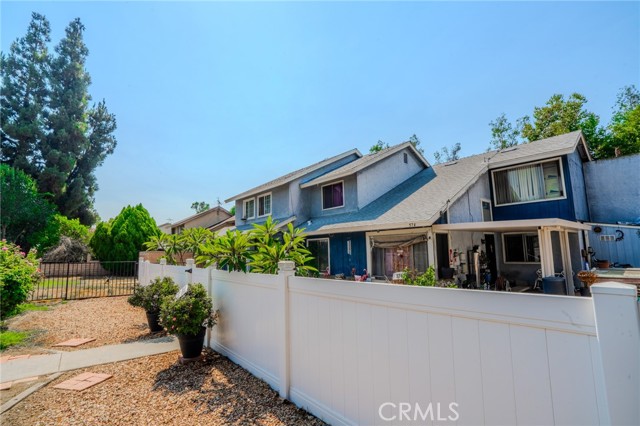 574 E Skylark Drive, Ontario CA: https://media.crmls.org/medias/2f4ed82d-0bb2-4d4d-a3c8-69f3d051eaf9.jpg