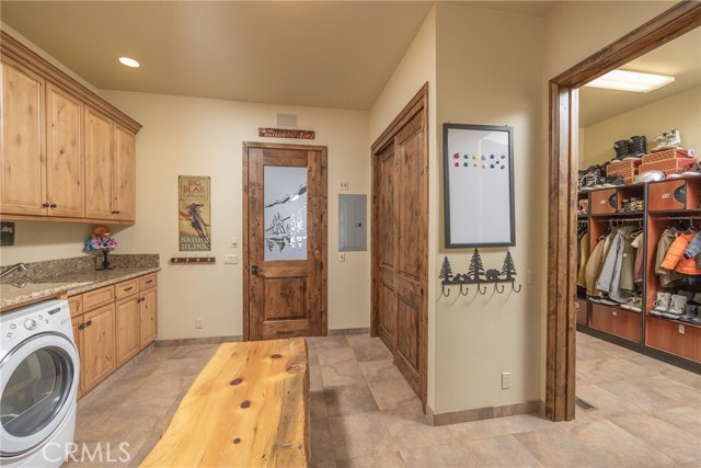42143 Switzerland Drive, Big Bear CA: https://media.crmls.org/medias/2f4fa80f-2ffc-44f8-8ce0-151bb5efbc1c.jpg