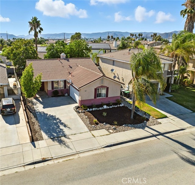 1063 Blackburn Way, Hemet CA: https://media.crmls.org/medias/2f501a3f-29d1-40db-a922-f7b2d1867837.jpg