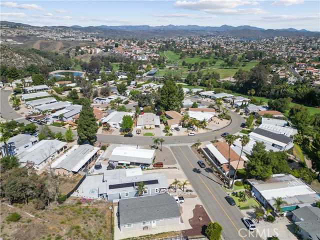 23011 Big Tee Drive, Canyon Lake CA: https://media.crmls.org/medias/2f504391-56f4-46f3-9200-af933e4b2937.jpg