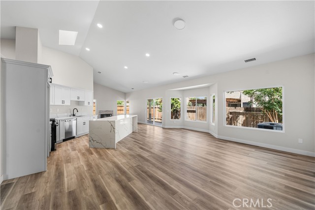 Detail Gallery Image 5 of 40 For 4009 E Avenue R13, Palmdale,  CA 93552 - 4 Beds | 2 Baths