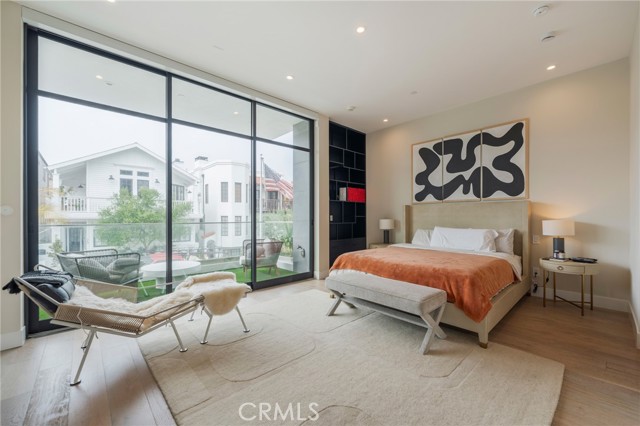 Detail Gallery Image 16 of 37 For 468 30th St, Manhattan Beach,  CA 90266 - 5 Beds | 5/1 Baths