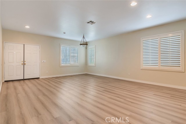 Detail Gallery Image 11 of 28 For 6056 Delaware Park Ct, Corona,  CA 92880 - 5 Beds | 3 Baths