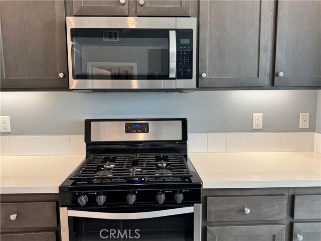 Detail Gallery Image 8 of 35 For 12745 Watt Ln #B,  Sylmar,  CA 91342 - 4 Beds | 3/1 Baths