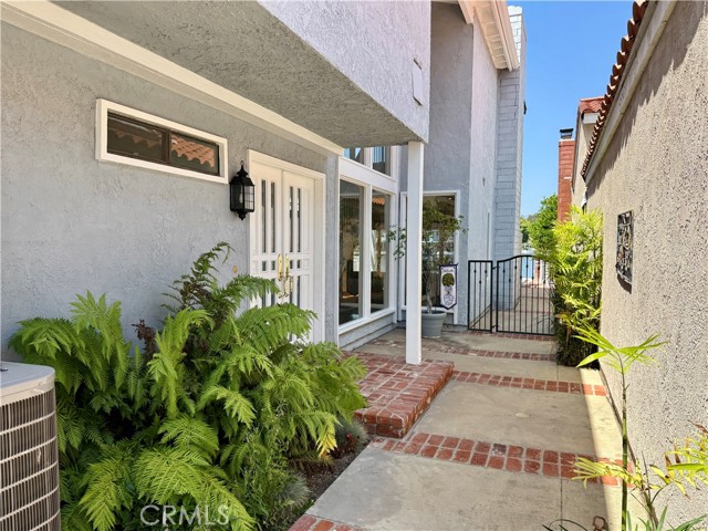 21903 Erie Lane, Lake Forest CA: https://media.crmls.org/medias/2f5458d5-493d-453e-a9a4-9ce26881b716.jpg