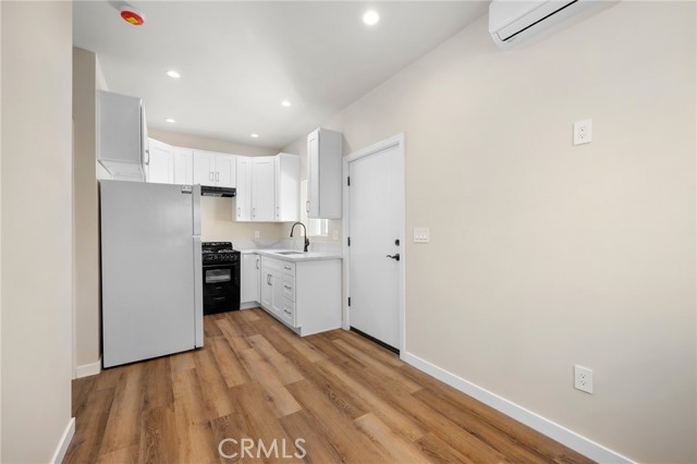908 East Maple, B photo 6