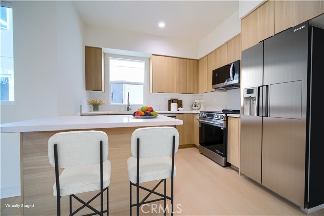 Detail Gallery Image 5 of 18 For 259 S Avenue 54 #1/2,  Los Angeles,  CA 90042 - 4 Beds | 4 Baths