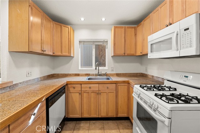 Detail Gallery Image 17 of 44 For 314 W Aeroplane, Big Bear City,  CA 92314 - 2 Beds | 2 Baths