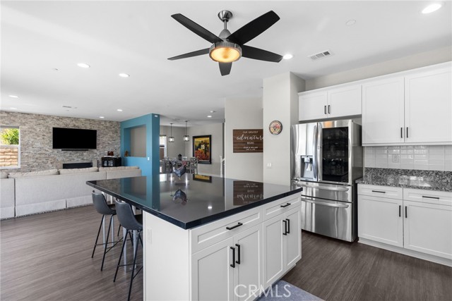 19512 Griffith Drive, Saugus CA: https://media.crmls.org/medias/2f567825-872b-473a-8b10-71f2e80d0561.jpg