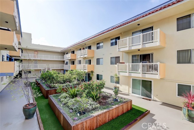 1707 Pacific Coast Highway, Hermosa Beach, California 90254, 2 Bedrooms Bedrooms, ,2 BathroomsBathrooms,Residential,Sold,Pacific Coast,SB23158595