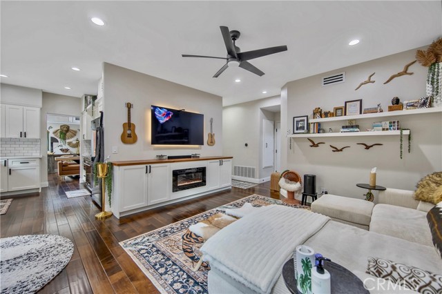 Detail Gallery Image 10 of 50 For 133 Concerto, Oak Park,  CA 91377 - 3 Beds | 3 Baths