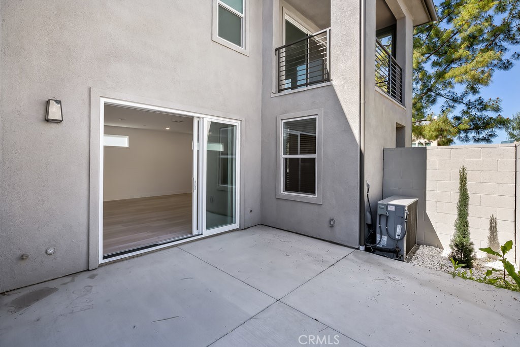 https://media.crmls.org/medias/2f5842cb-9f6c-4fc8-91c2-74bbe382bc58.jpg?preset=X-Large