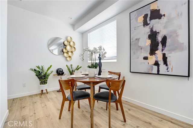 Detail Gallery Image 7 of 16 For 11960 Vanowen Ave, North Hollywood,  CA 91605 - 4 Beds | 3/1 Baths