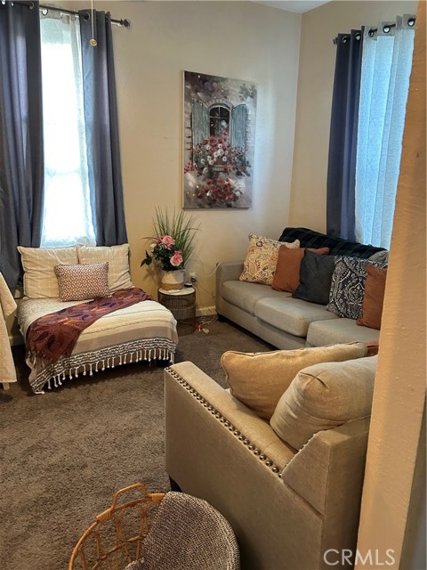 Detail Gallery Image 4 of 11 For 1335 W 3rd St, San Bernardino,  CA 92410 - 3 Beds | 1 Baths