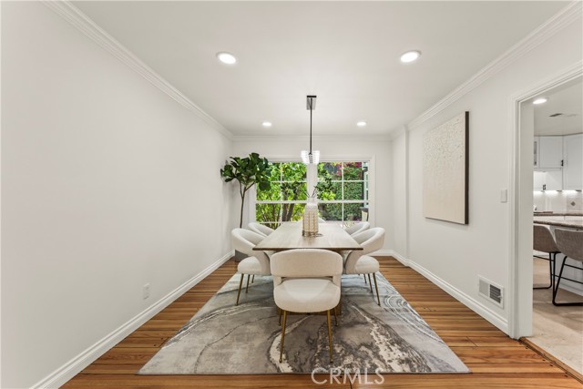 Detail Gallery Image 10 of 43 For 4428 Saugus Ave, Sherman Oaks,  CA 91403 - 4 Beds | 4 Baths