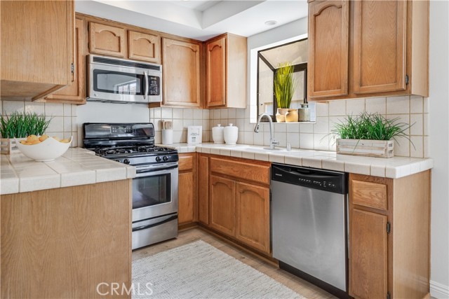 Detail Gallery Image 11 of 28 For 2008 Mathews Ave #C,  Redondo Beach,  CA 90278 - 3 Beds | 2/1 Baths