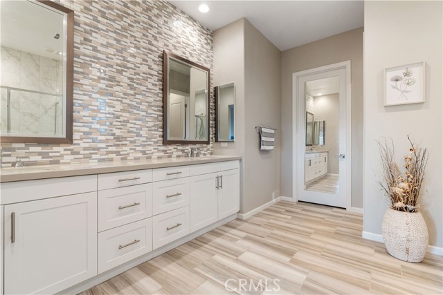 Detail Gallery Image 30 of 66 For 18619 Cedar Crest Dr, Canyon Country,  CA 91387 - 3 Beds | 2/1 Baths