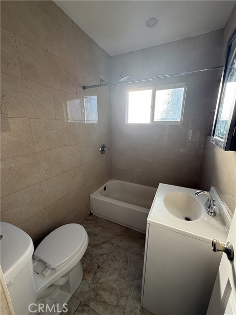 Detail Gallery Image 5 of 10 For 1415 N Cherokee #12,  Los Angeles,  CA 90028 - 2 Beds | 1 Baths