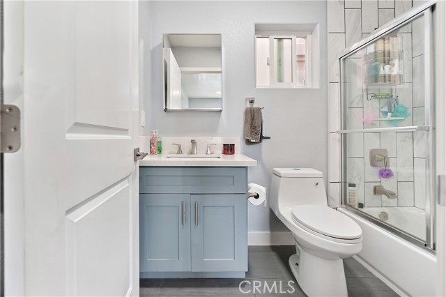 1301 E Pacific Coast, Wilmington CA: https://media.crmls.org/medias/2f5ba514-f23f-4c39-9c35-c88fd5cf1f3b.jpg