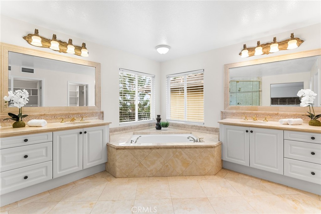 2f5c4798 9aec 41c2 8c82 7678b6d61598