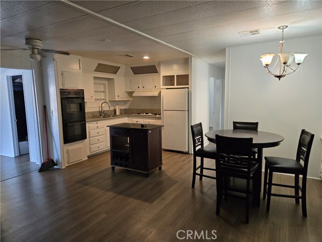4400 Philadelphia Street, Chino CA: https://media.crmls.org/medias/2f5d8cc7-c0db-4dad-aae9-cbb3ee9b84c0.jpg