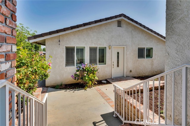 294 W Buffington Street, Upland CA: https://media.crmls.org/medias/2f5d8ce4-a1e9-441f-9c82-1010ca4fc4cc.jpg